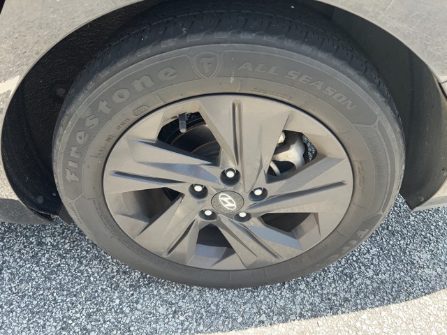 2021 Hyundai Elantra SEL photo 4