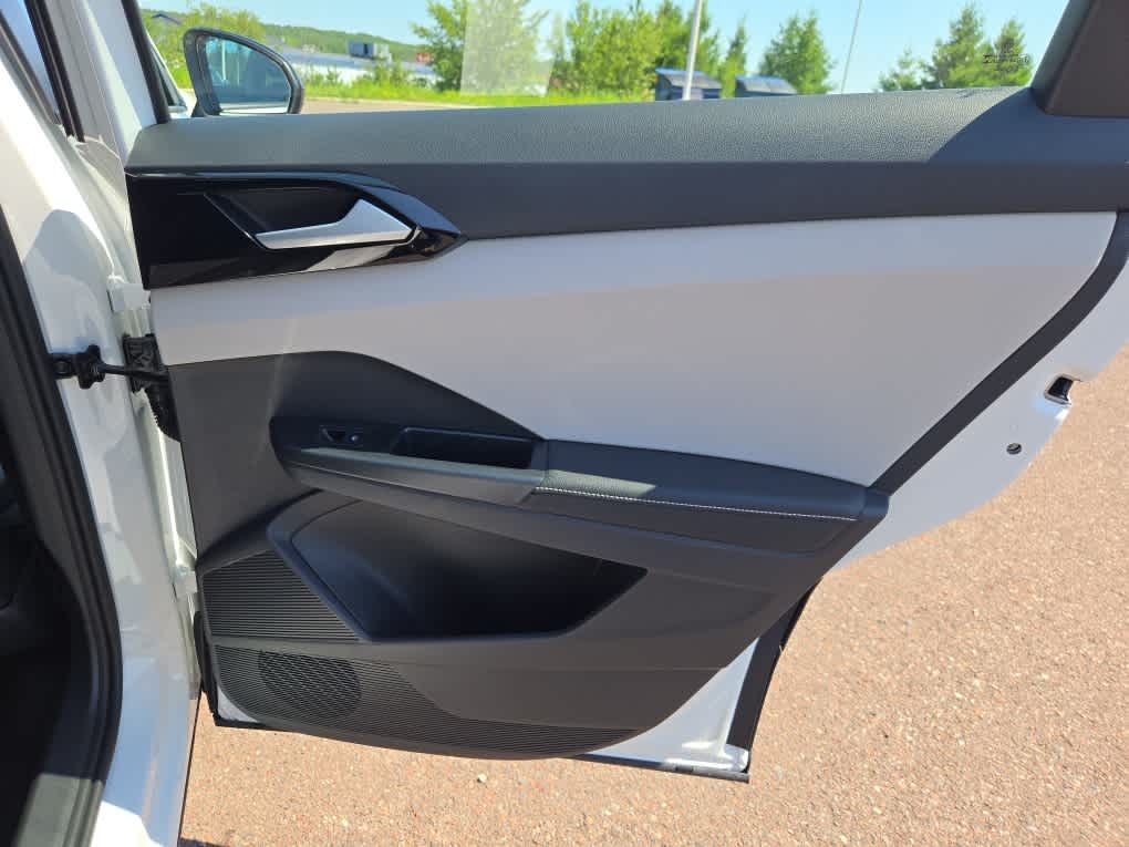2025 Volkswagen Taos S photo 33