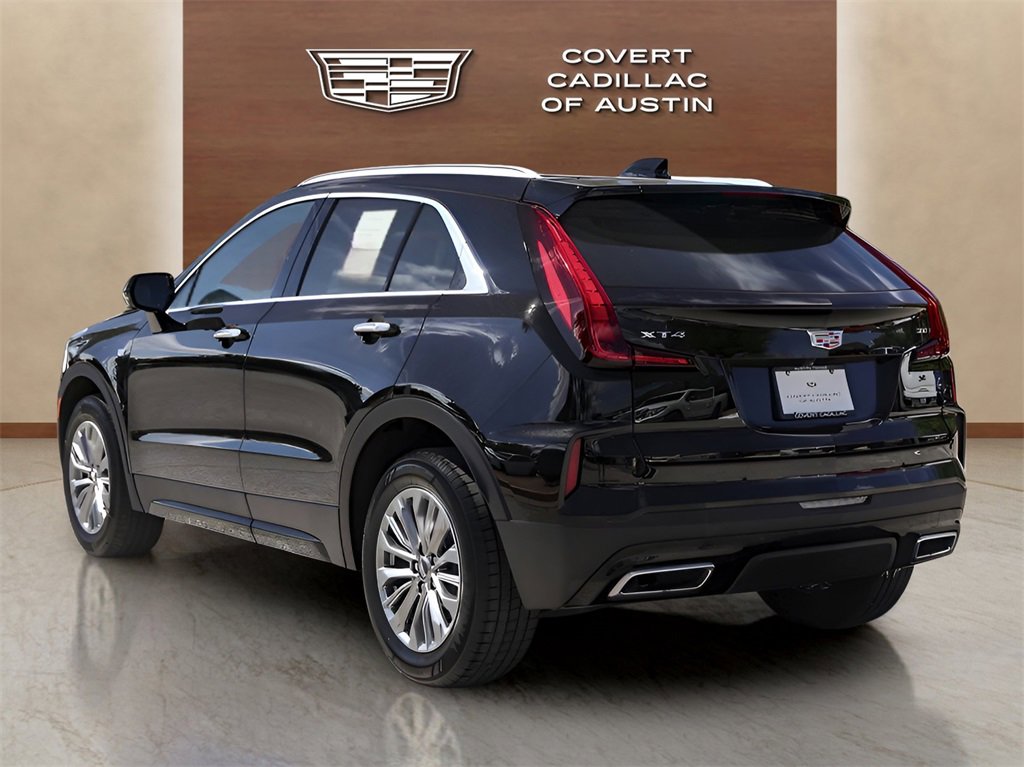 2025 Cadillac XT4 Premium Luxury photo 3