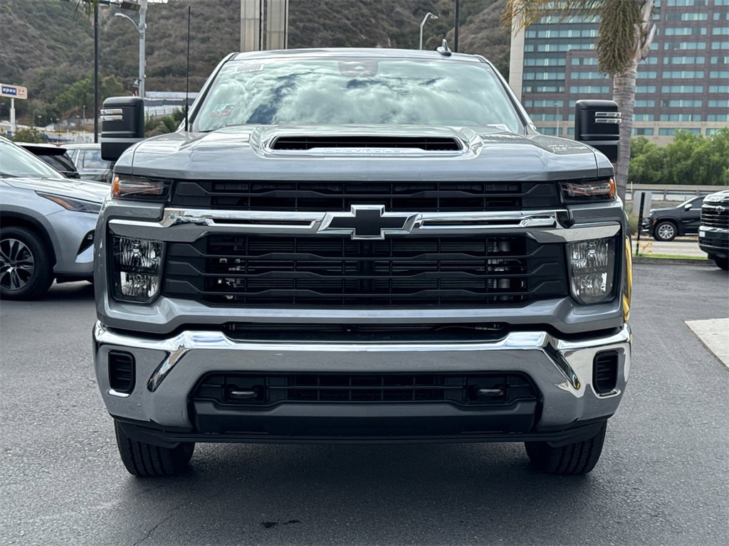 2026 Chevrolet Silverado 2500HD LT photo 4