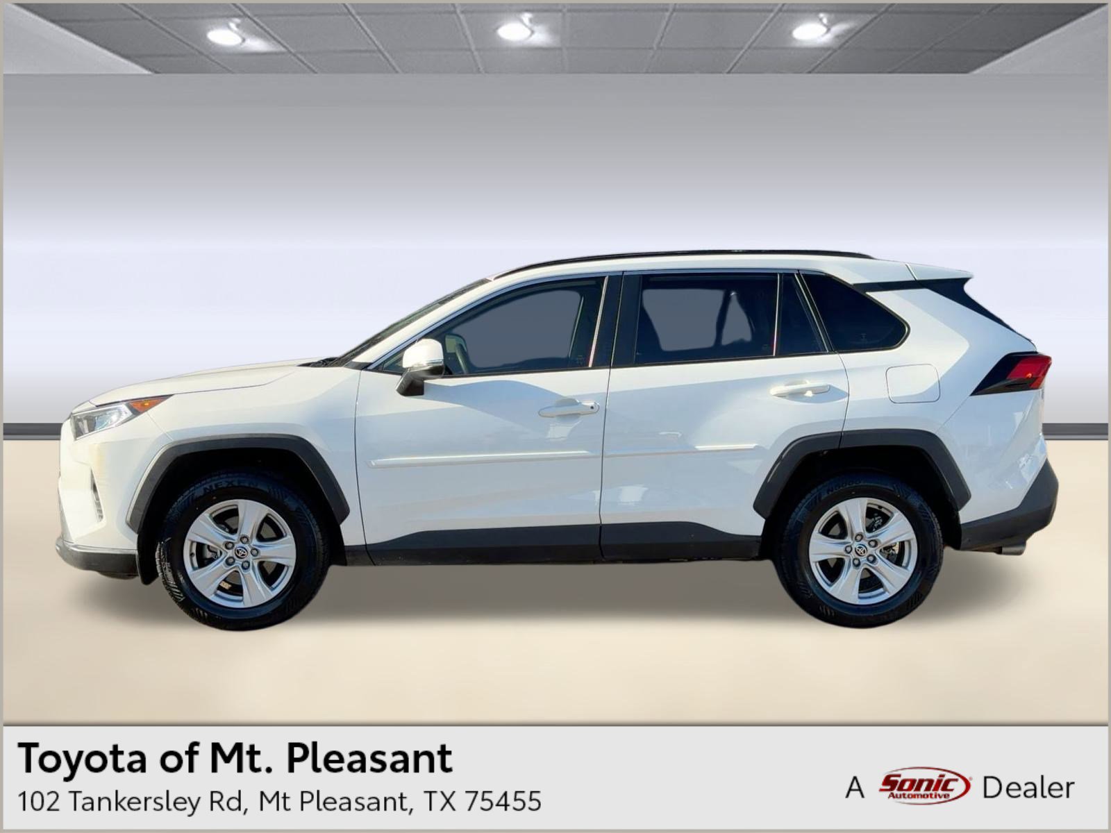 2020 Toyota RAV4 XLE's photo