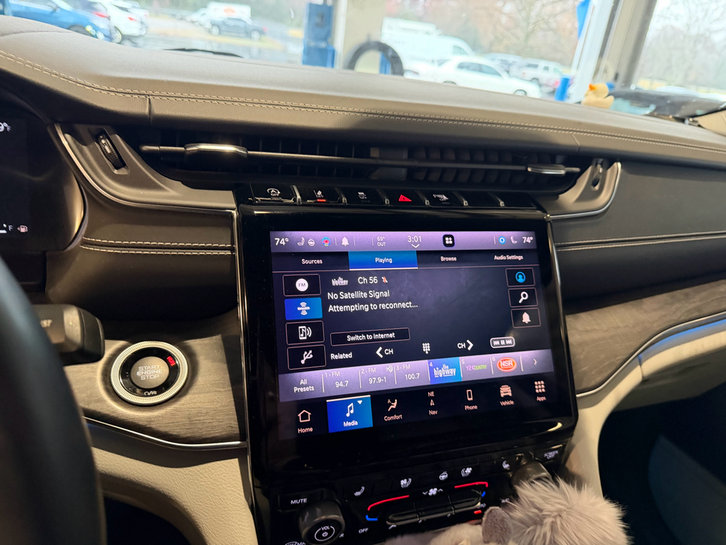 2021 Jeep Grand Cherokee Overland photo 3