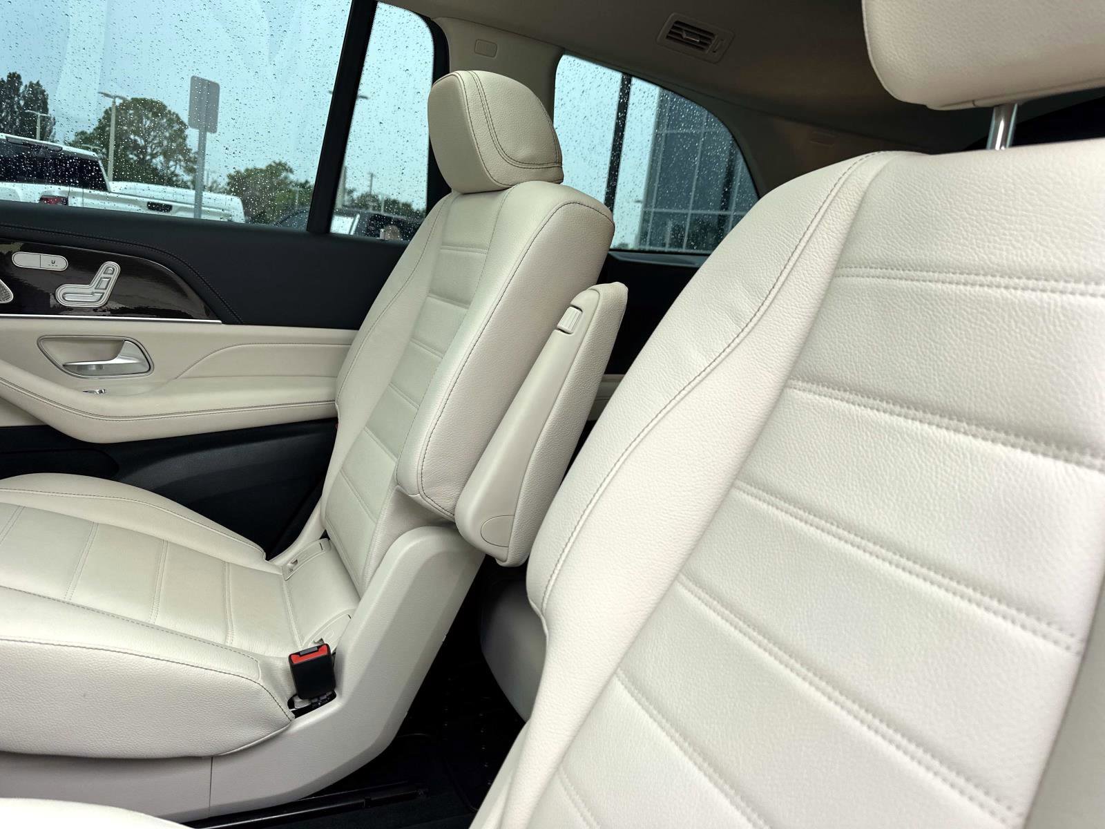 2025 Mercedes Benz GLS 580 4MATIC photo 12