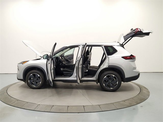 2024 Nissan Rogue SV photo 11