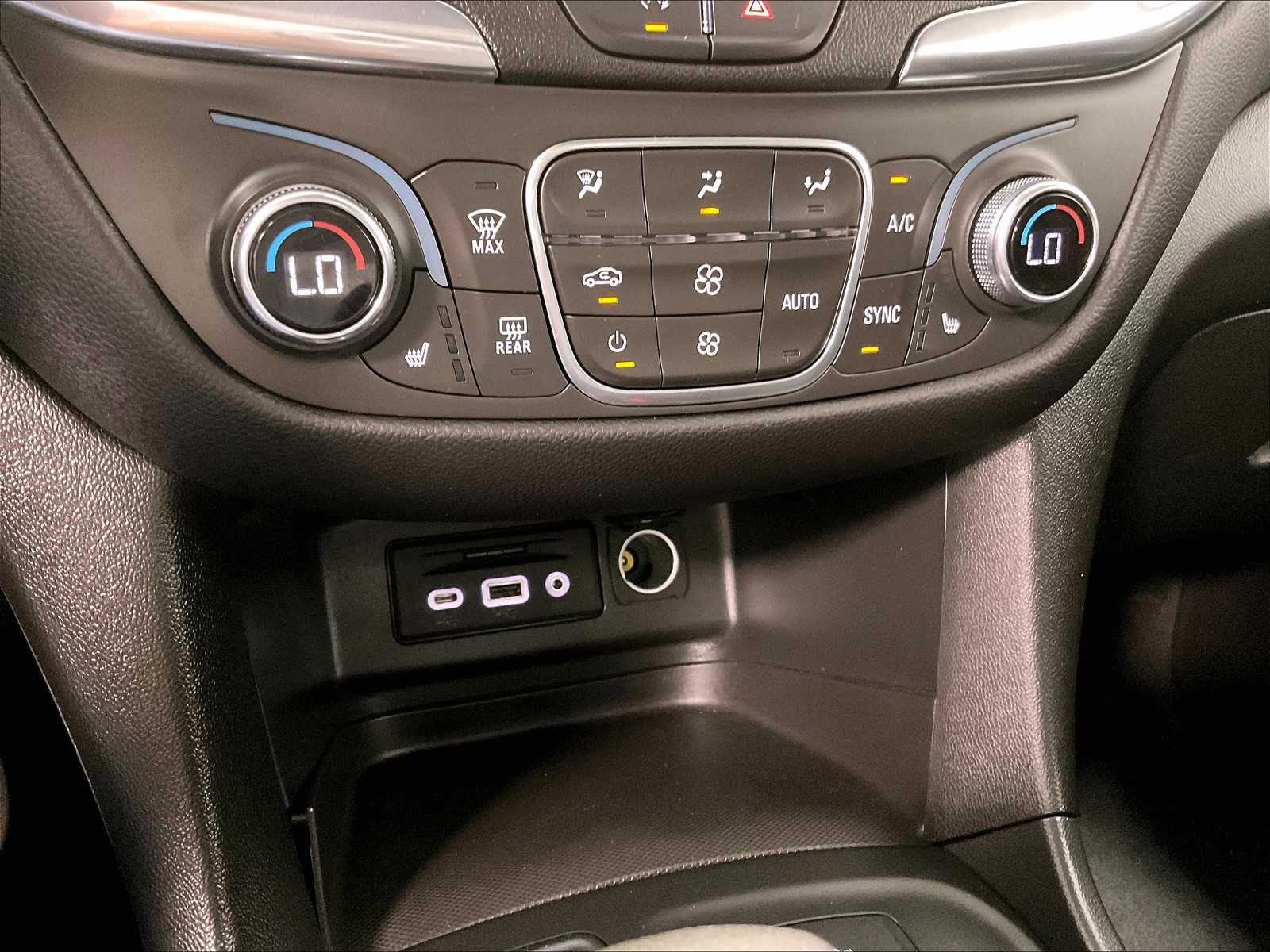 2022 Chevrolet Equinox LT photo 24