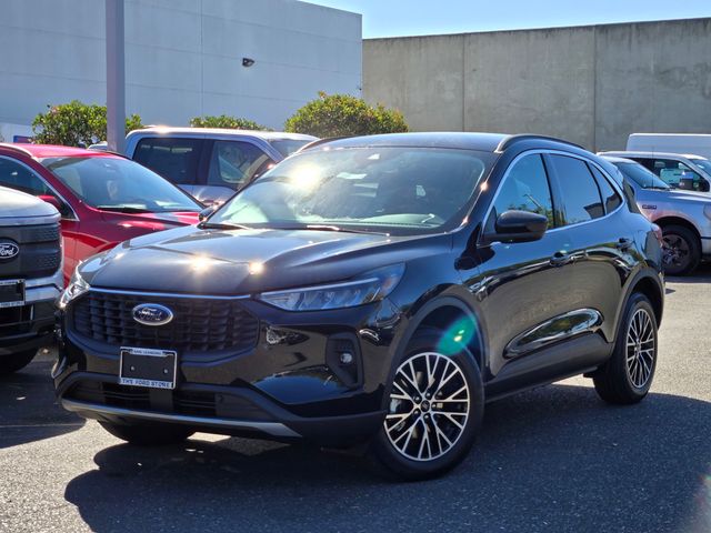 2025 Ford Escape Plug-In Hybrid photo 2