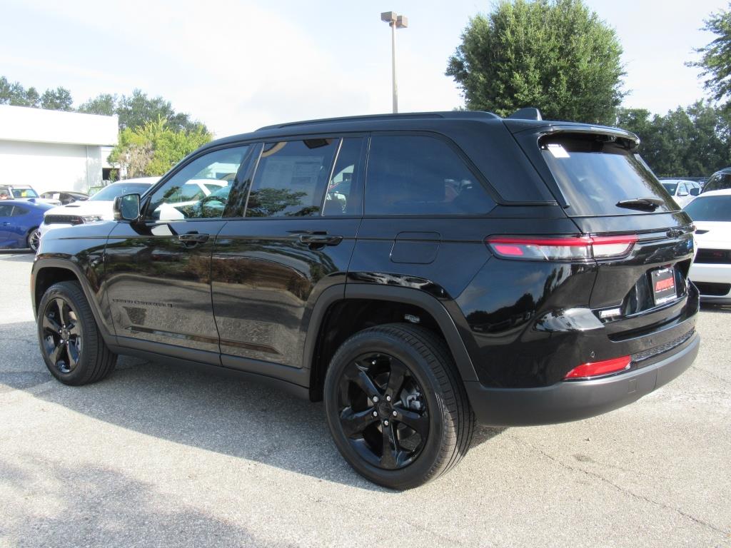 2025 Jeep Grand Cherokee Limited photo 2