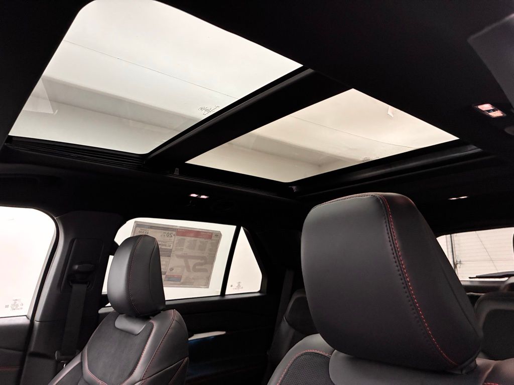 2025 Ford Explorer ST photo 3