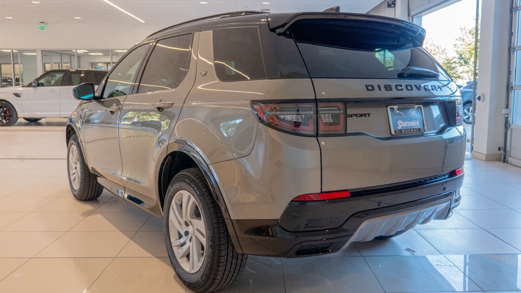 2025 Land Rover Discovery Sport SE photo 3