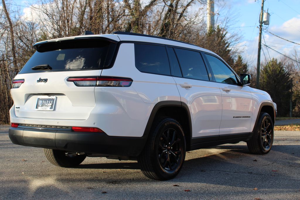 2024 Jeep Grand Cherokee Altitude photo 3