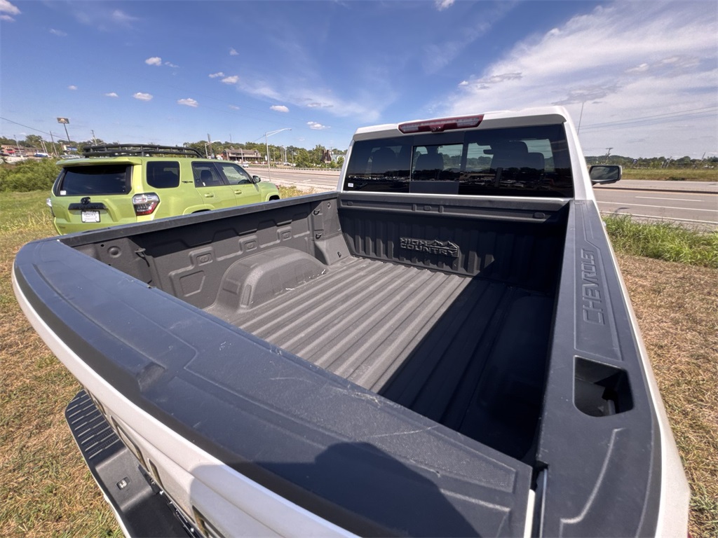 2022 Chevrolet Silverado 1500 High Country photo 13