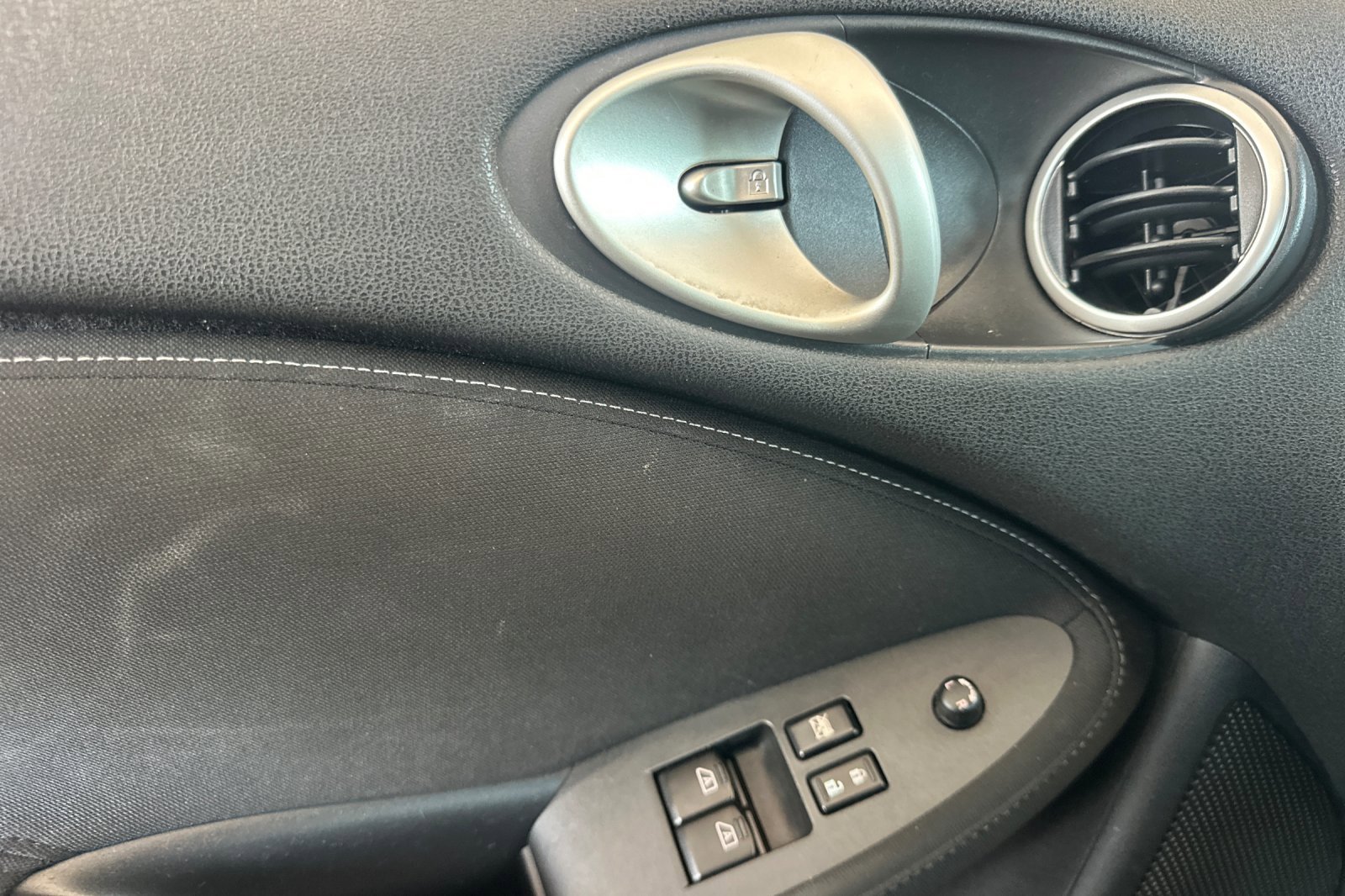 2010 Nissan 370Z Base photo 11