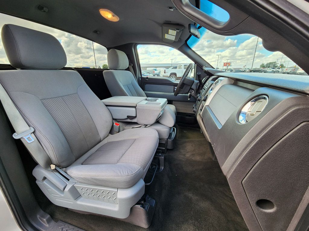 2012 Ford F-150 XLT photo 20