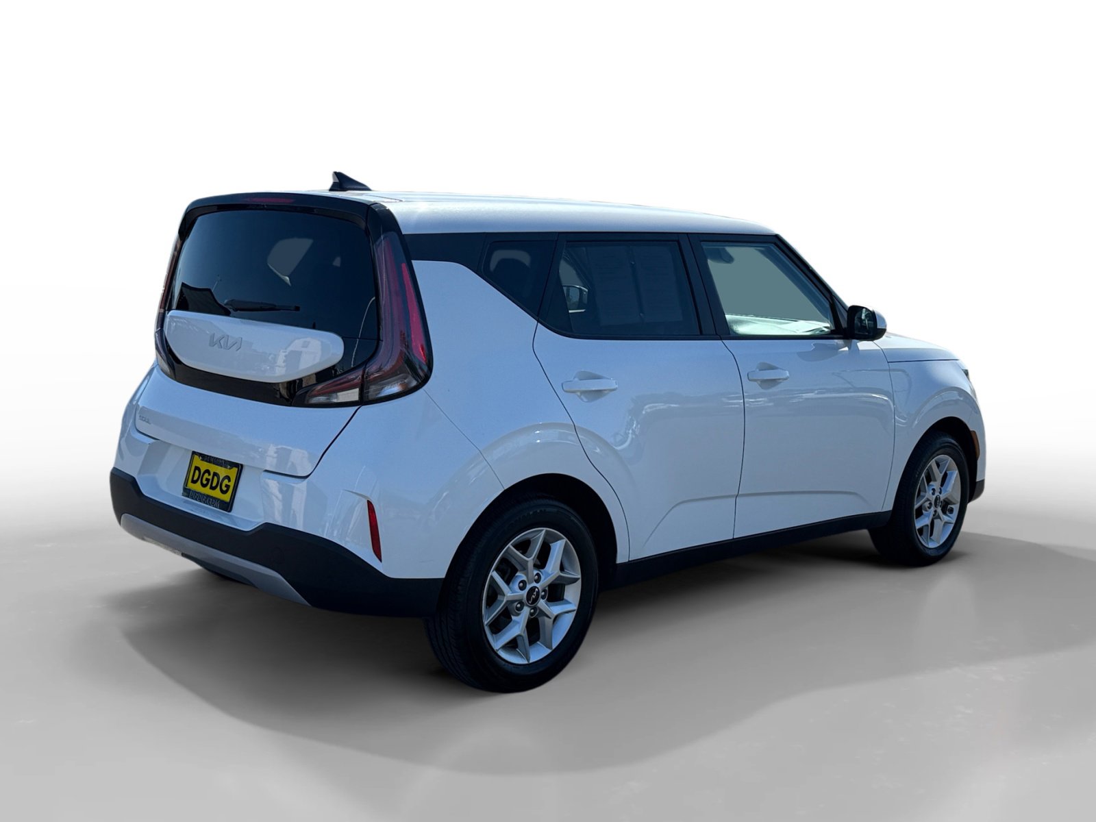 2024 Kia Soul LX photo 2