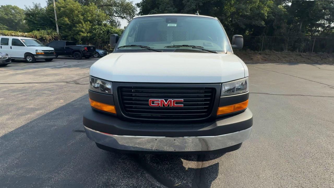 2025 Gmc Savana Cargo 3500 photo 2