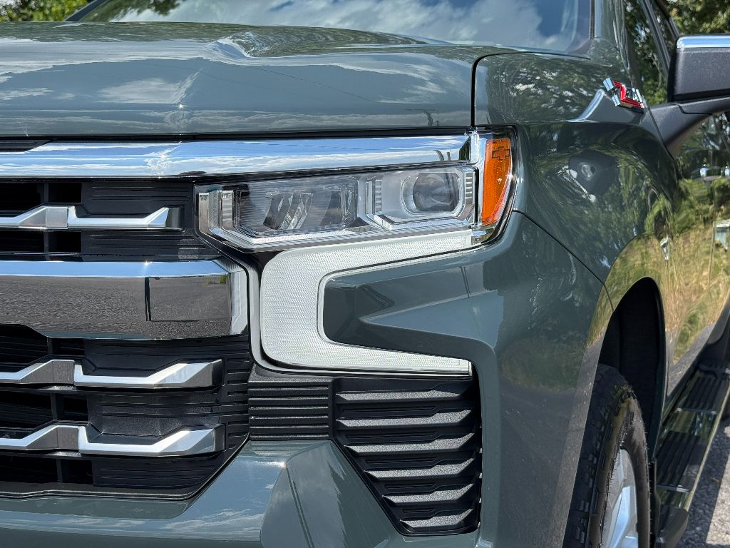 2026 Chevrolet Silverado 1500 LTZ photo 14