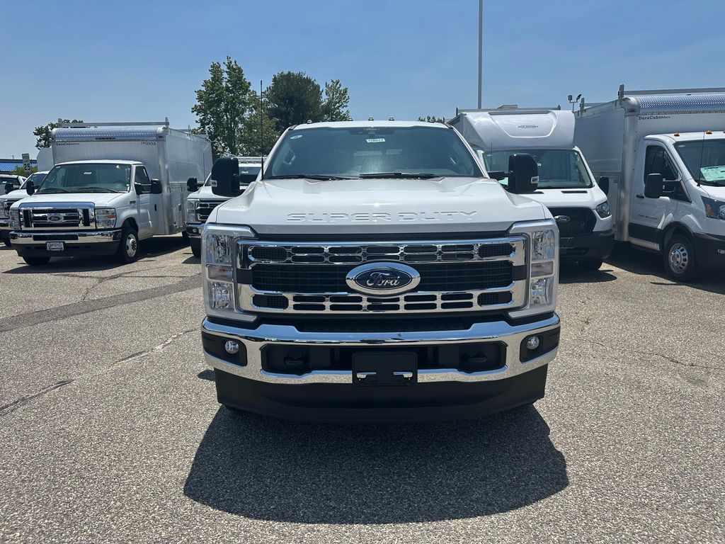 2025 Ford F-350 Super Duty Chassis Cab XL's photo