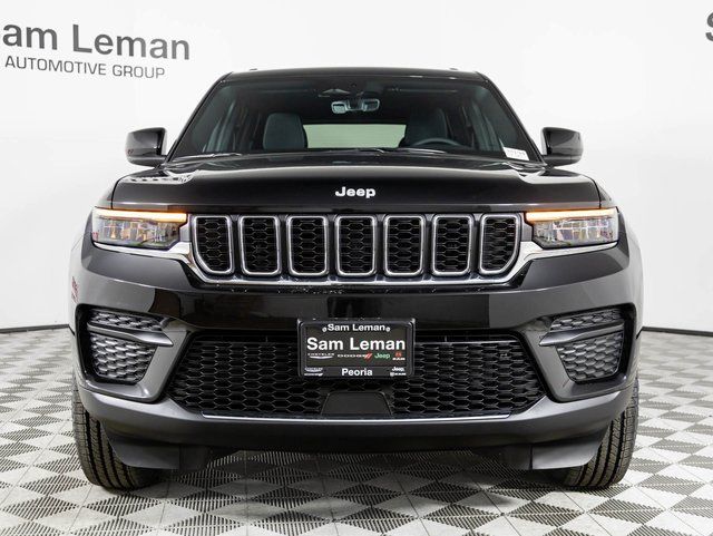 2025 Jeep Grand Cherokee Laredo photo 2