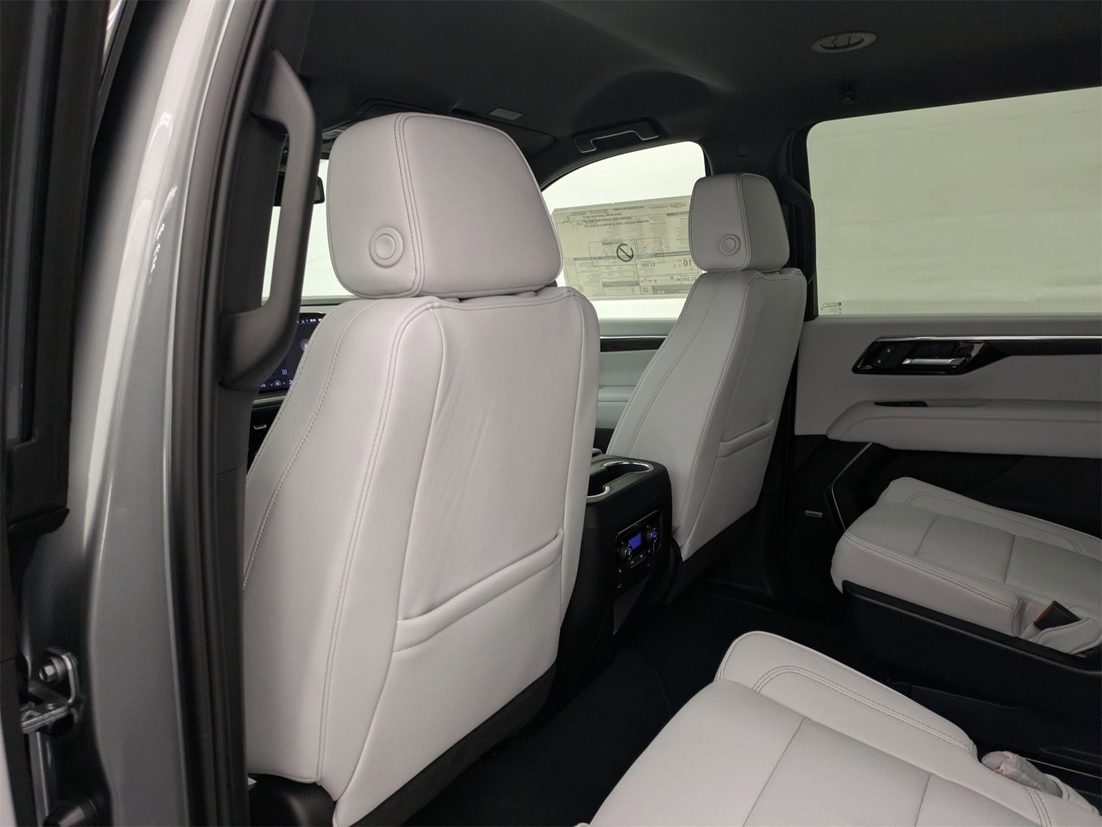 2025 Chevrolet Suburban Premier photo 17