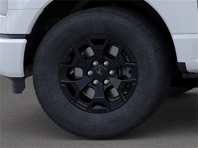 2025 Ford F-150 Lightning XLT photo 15