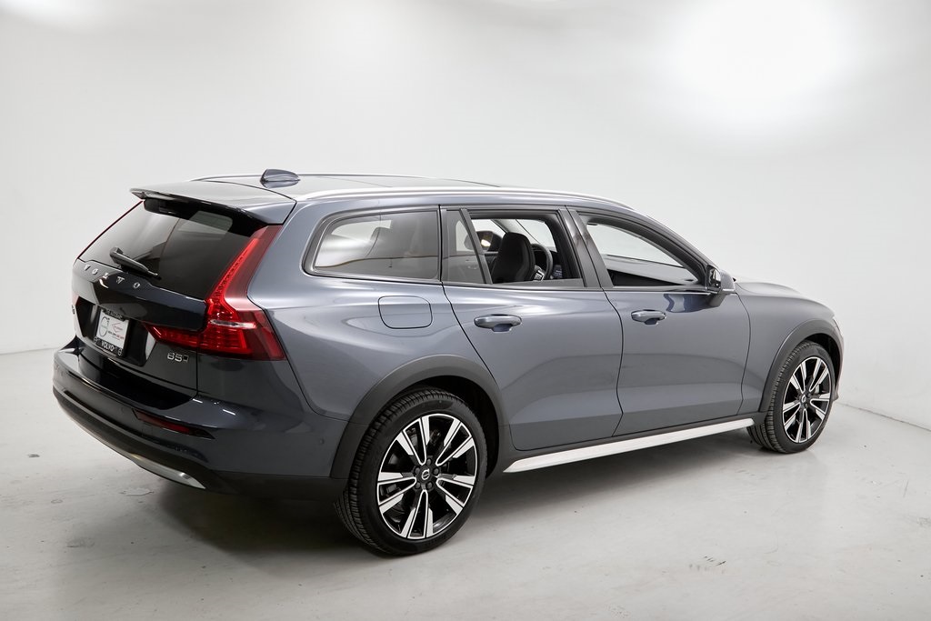 2024 VOLVO V60CC - Image 9