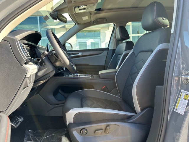 2025 Volkswagen Atlas Peak Edition photo 13
