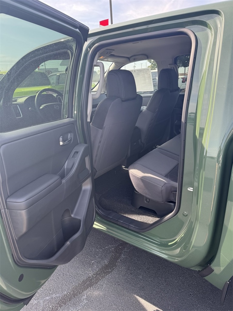 2025 Nissan Frontier Crew Cab SV photo 15