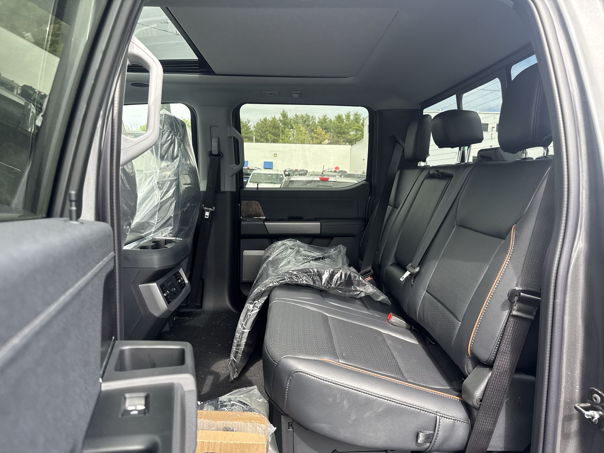 2025 Ford F-350 Lariat photo 4