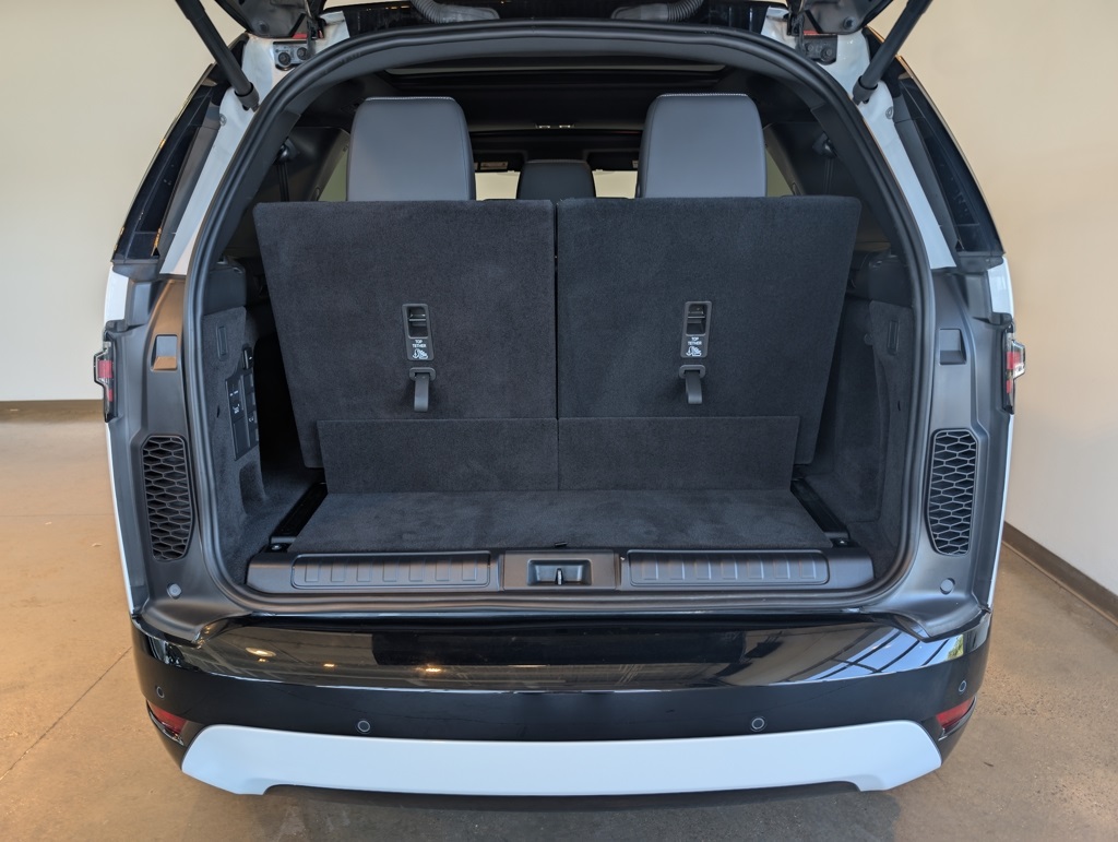 2025 Land Rover Discovery SE photo 5