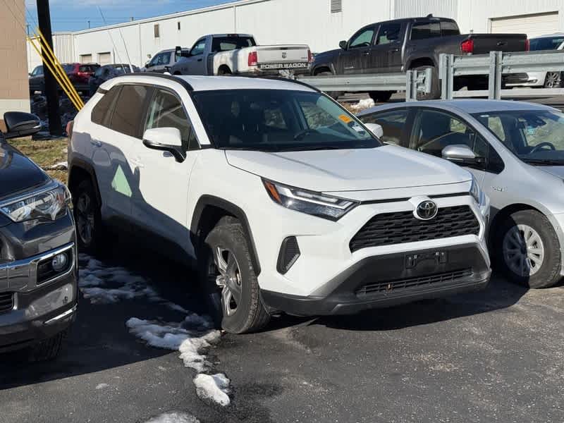2025 Toyota RAV4 XLE's photo