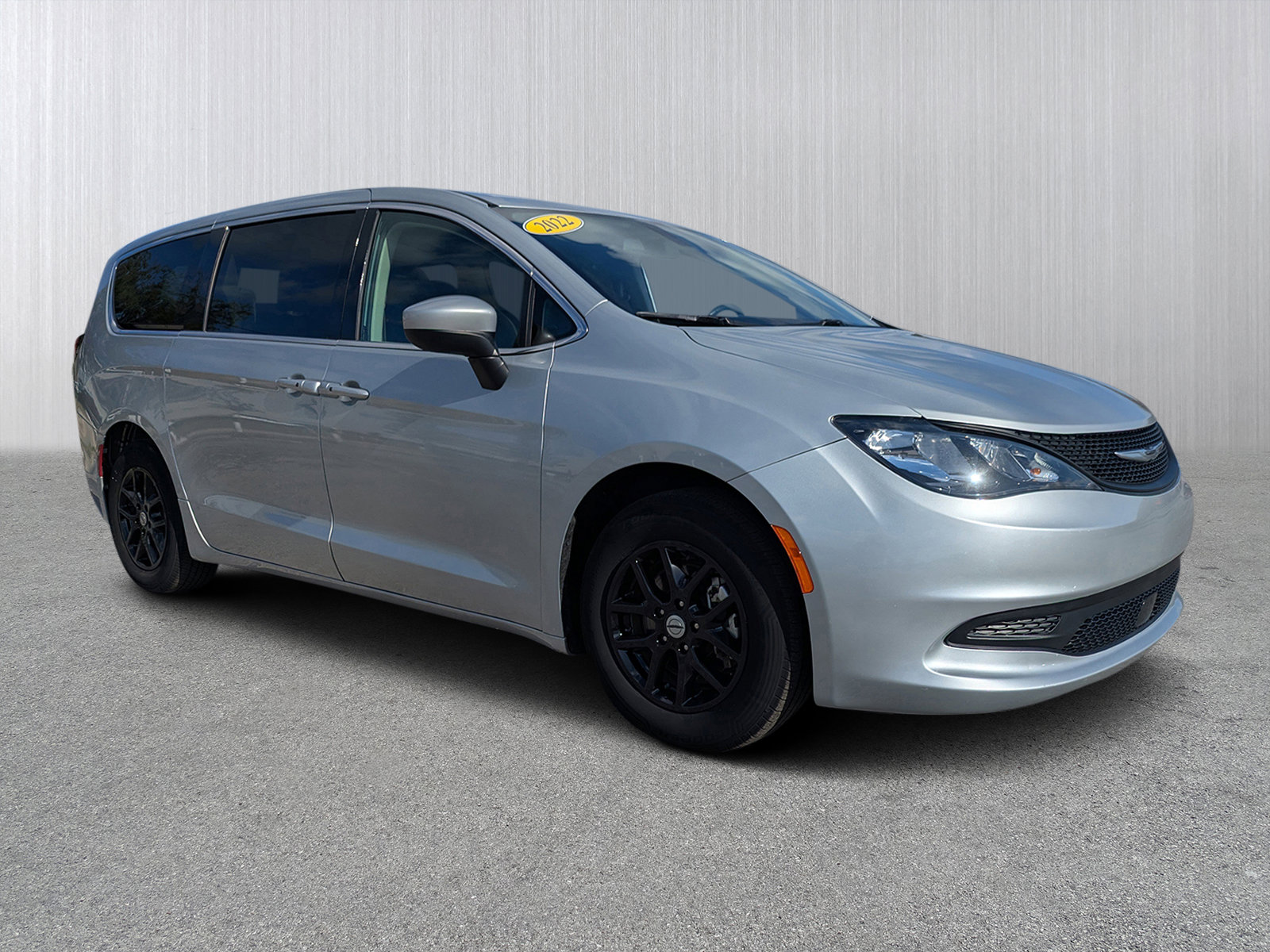 Pre-Owned 2022 Chrysler Voyager LX's photo