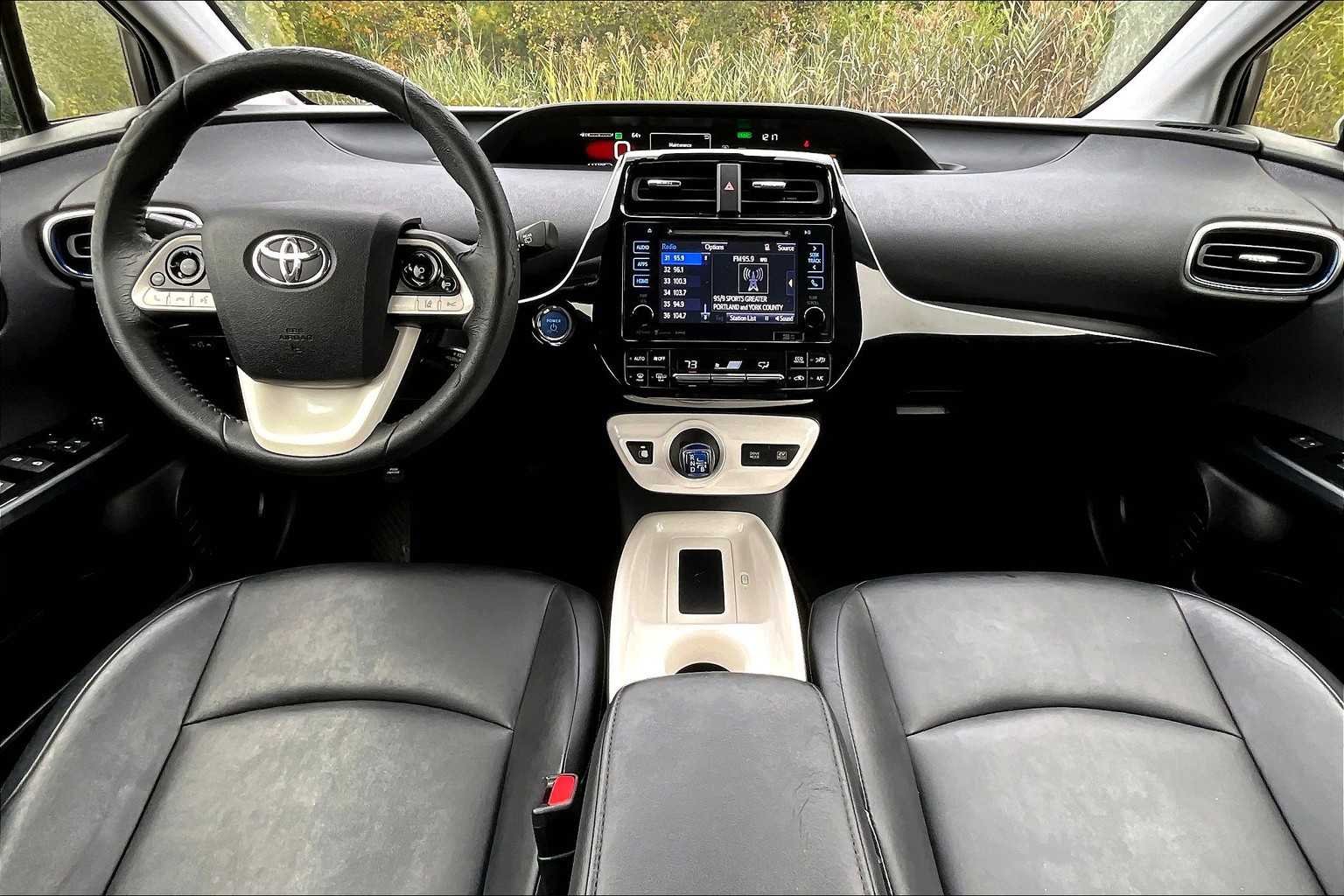 2016 Toyota Prius Three Touring photo 15