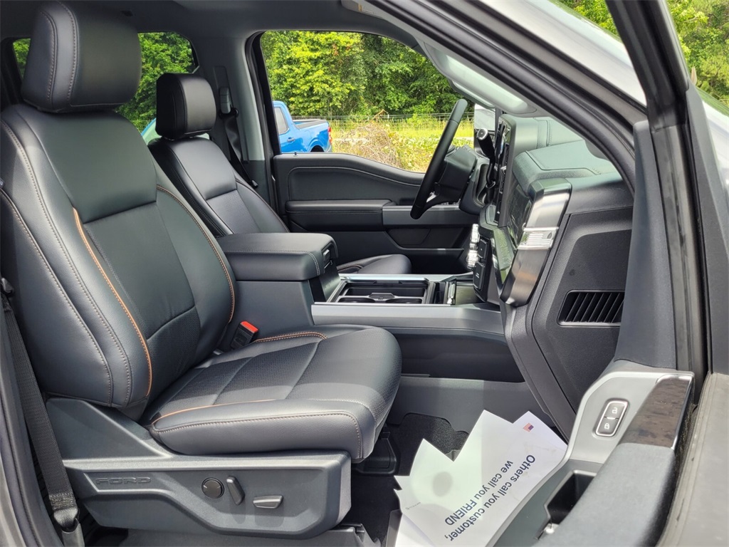 2025 Ford F-250 Lariat photo 13