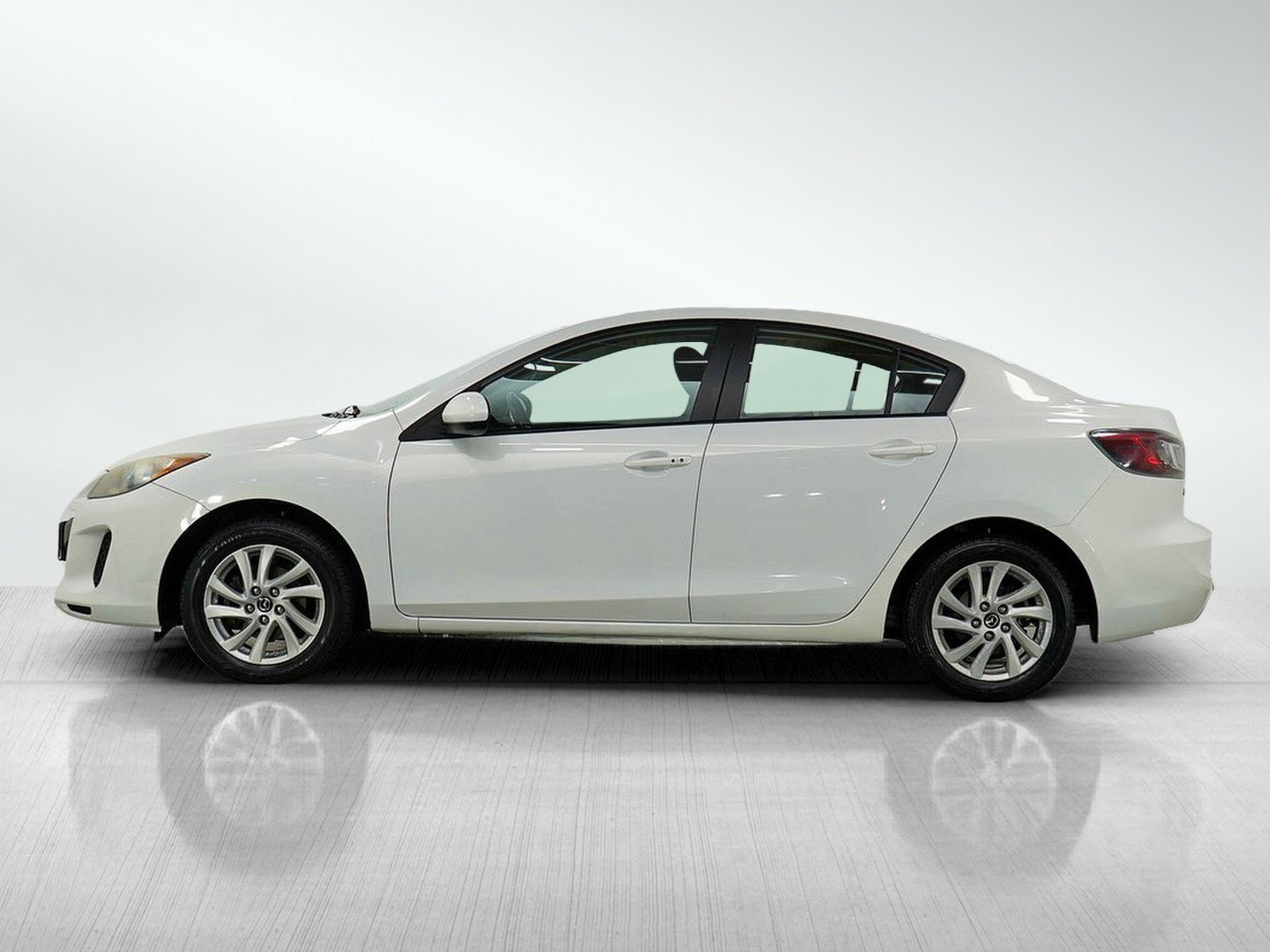 2013 Mazda Mazda3 Touring photo 2