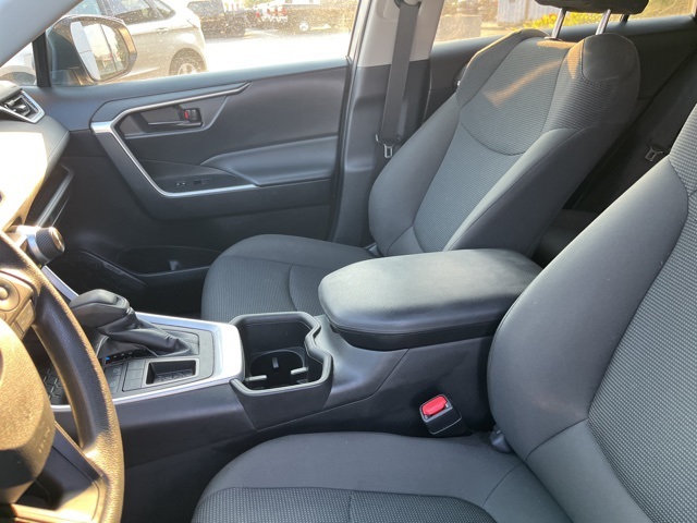 2023 Toyota RAV4 LE photo 9