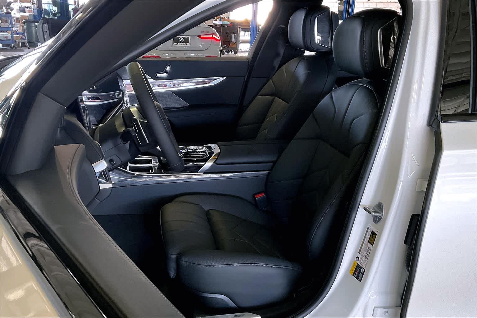 2025 Bmw 750e 750e xDrive photo 8