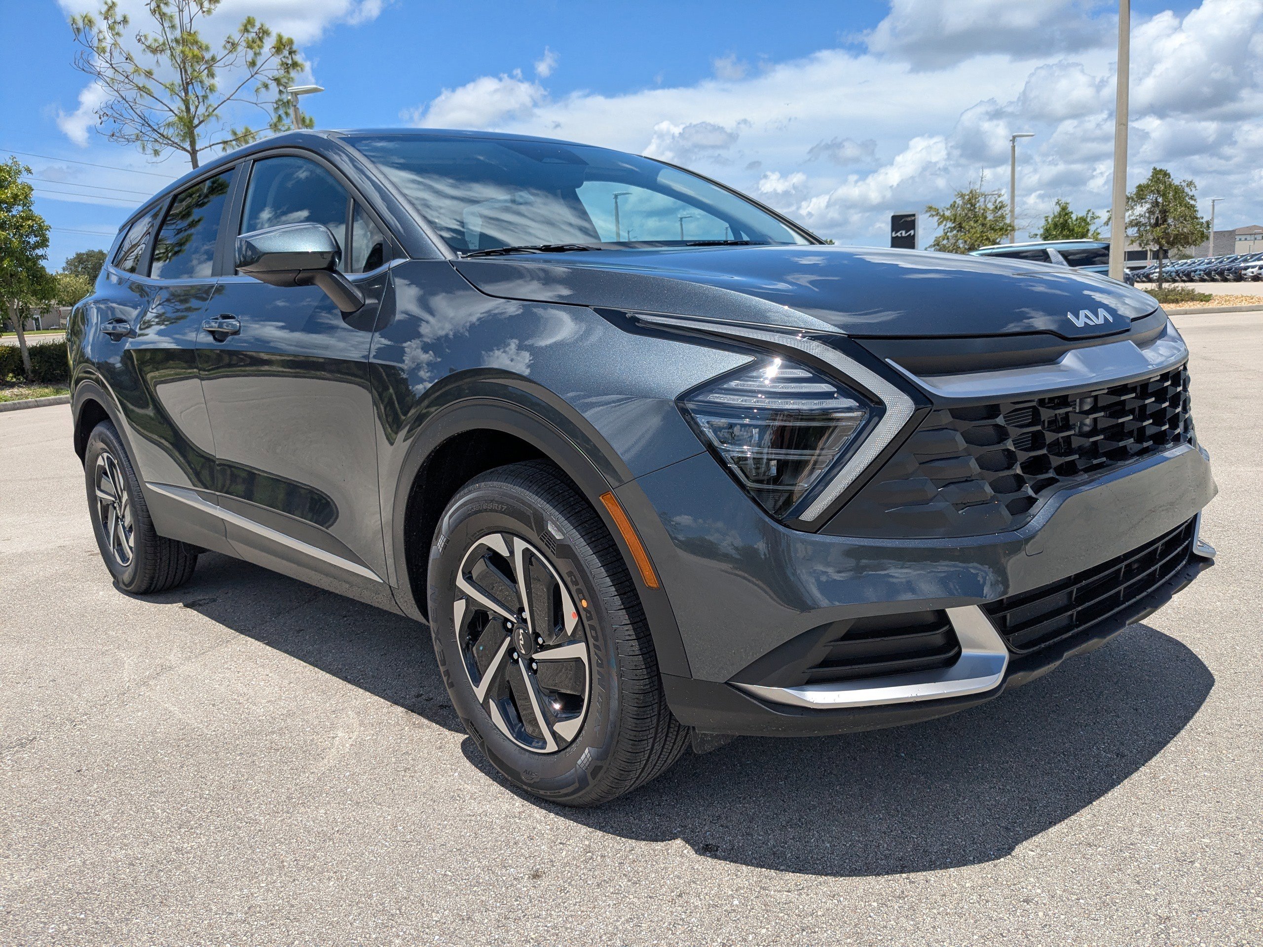 2025 Kia Sportage Hybrid LX photo 2