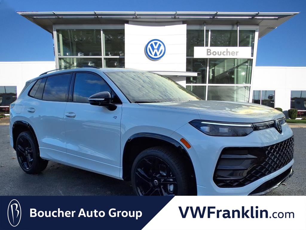 2026 Volkswagen Tiguan SE R-Line Black's photo