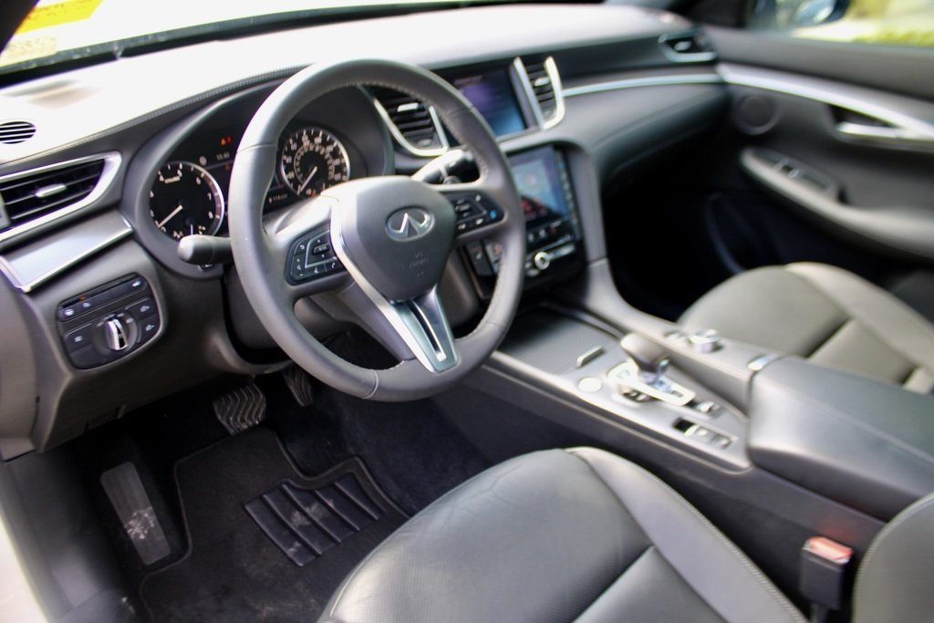 2022 Infiniti QX50 Luxe AWD photo 4