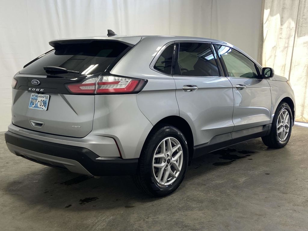2024 Ford Edge SEL photo 3