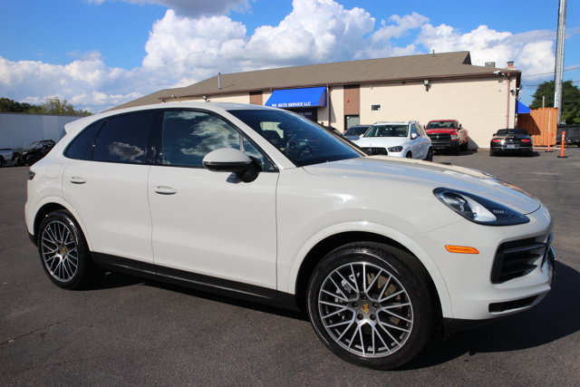 2021 Porsche Cayenne photo 2