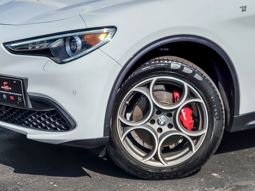 2022 Alfa Romeo Stelvio Ti photo 2