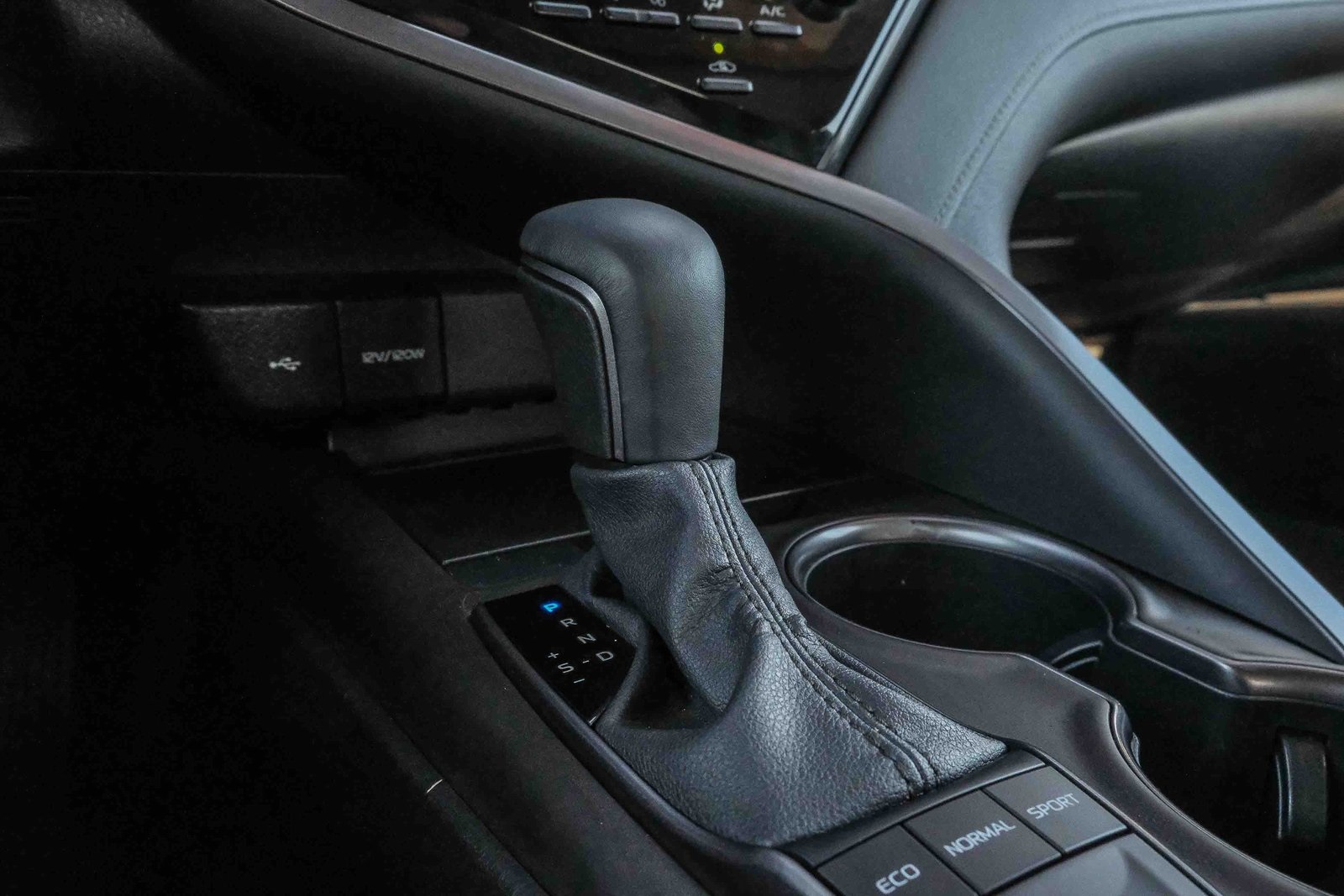 2023 Toyota Camry SE photo 23