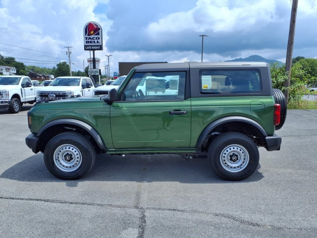 2025 Ford Bronco Base photo 2