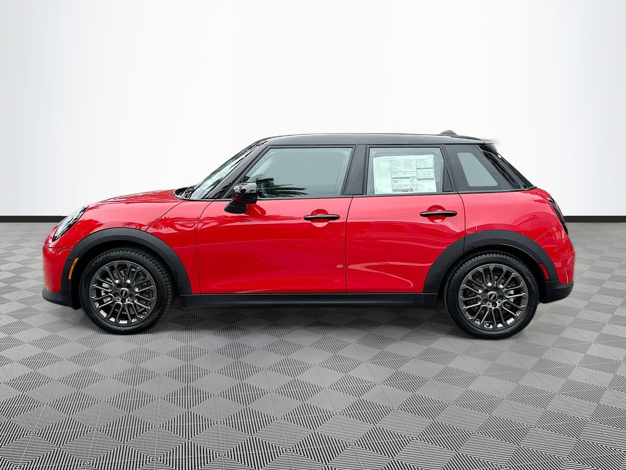 2025 Mini Cooper Hardtop 4 Door Signature photo 4