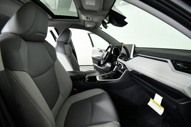 2025 Toyota RAV4 XLE Premium photo 19