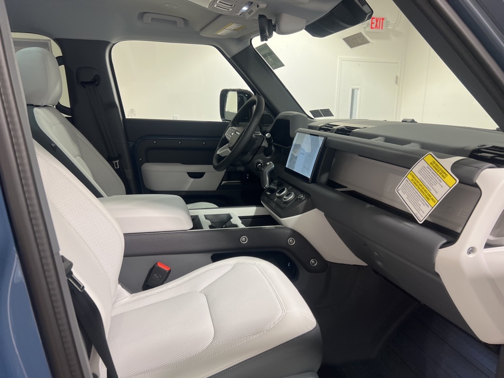 2025 Land Rover Defender 110 S photo 23