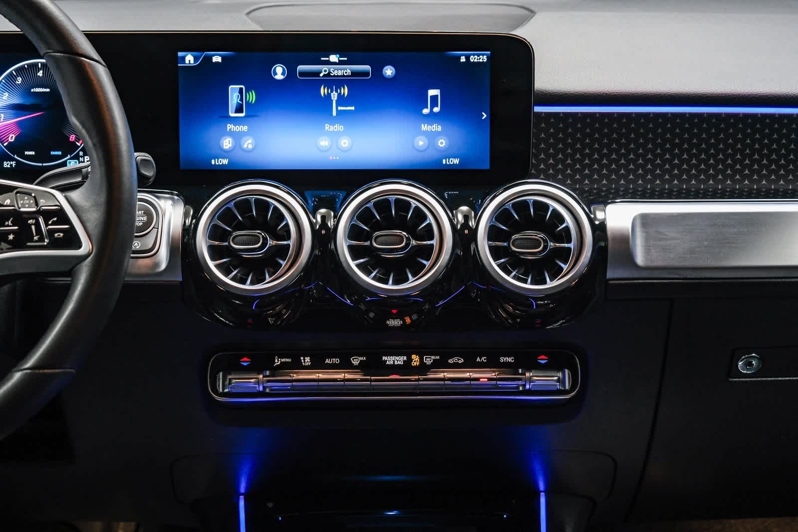 2025 Mercedes Benz GLB 250 photo 13