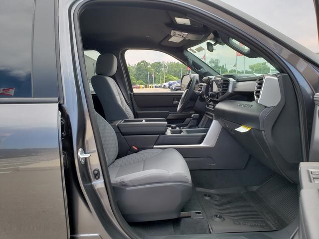 2025 Toyota Tundra SR5 CrewMax photo 14