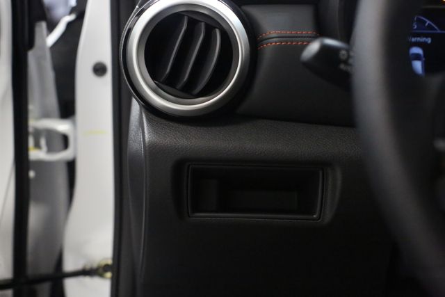 2025 Nissan Versa SR photo 9
